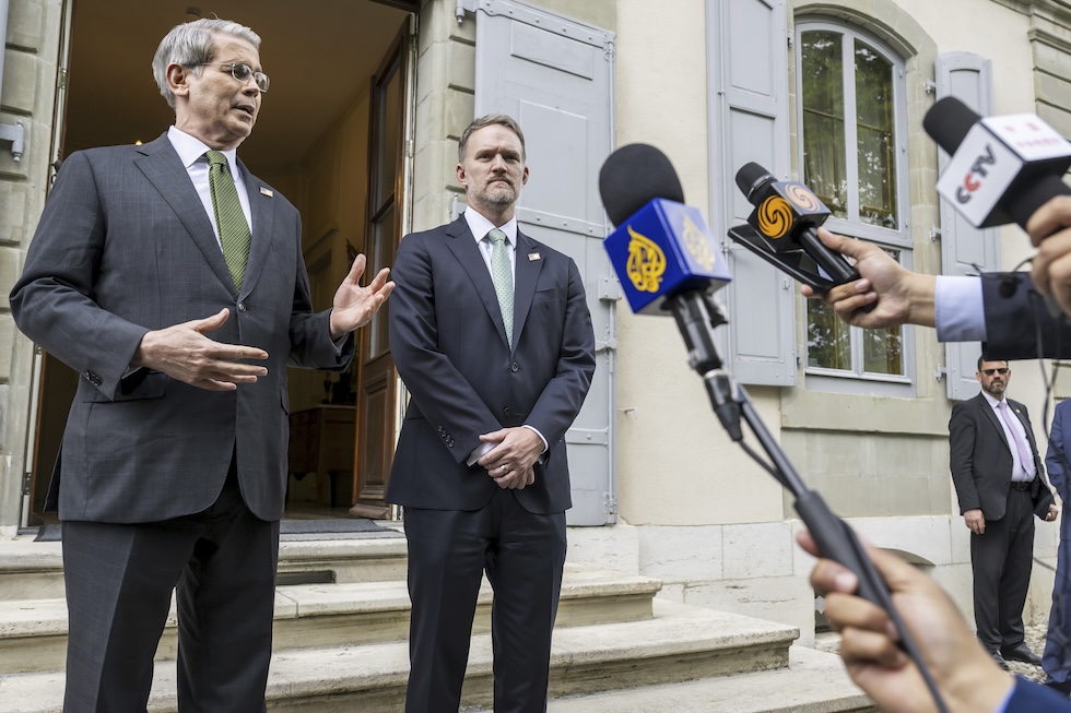 Il segretario al Tesoro, Scott Bessent, col rappresentante per il Commercio, Jamieson Greer, a Ginevra in Svizzera, l'11 maggio